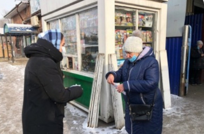 Более пятисот листовок по профилактике коронавируса раздали волонтеры жителям Черногорска