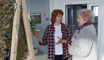Жители Черногорска развернули масштабную работу по плетению маскировочных сетей