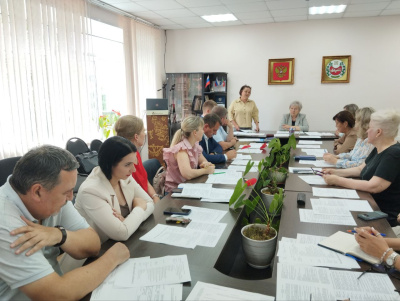 В Общественной палате Хакасии состоялась презентация предстоящего II Открытого республиканского семейного фестиваля «Энергия сердец», организованного Фондом поддержки семьи и детства «Перспектива»