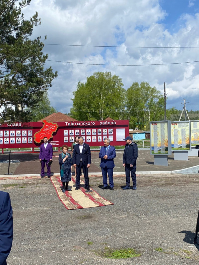 В Таштыпе открыли Сквер Трудовой Славы