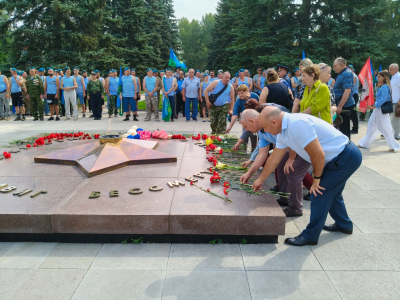 Общественная палата Хакасии почтила память героев ВДВ и поддержала участников СВО