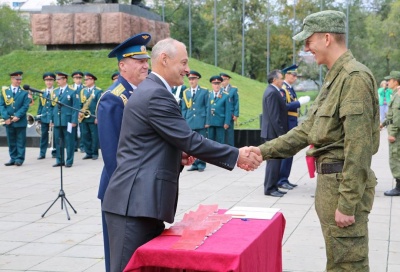 Первые выпускники военной кафедры получили военные билеты