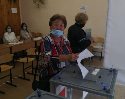 Специалисты общественного штаба ЦОНа голосуют на выборах
